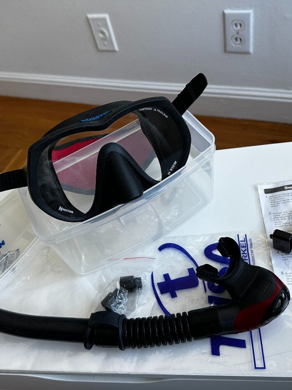 Scuba Halcyon H-View Mask & Tusa Hyperdry Elite ll Snorkel Set